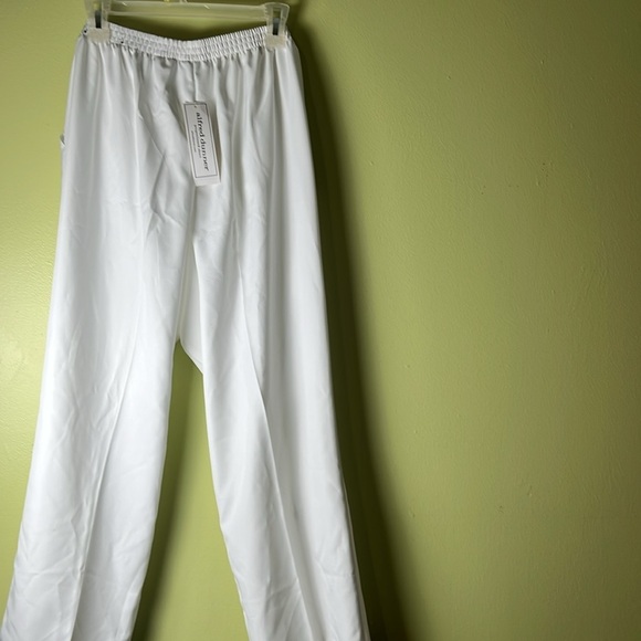 Alfred dunner elastic in waist White Pants. - Picture 6 of 7